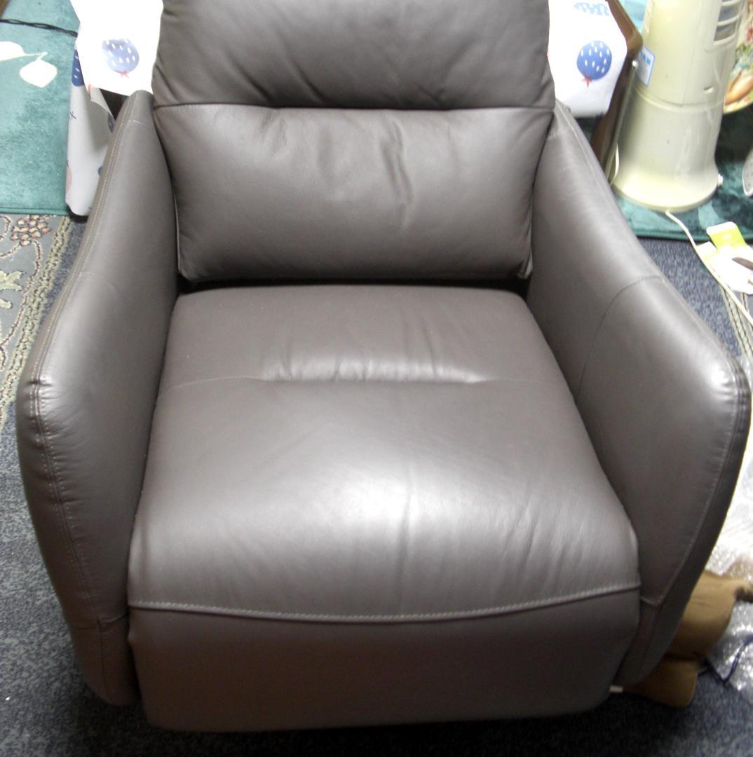 ★ニトリ 電動リクライニングチェア(2モーター ラグジェ BK)