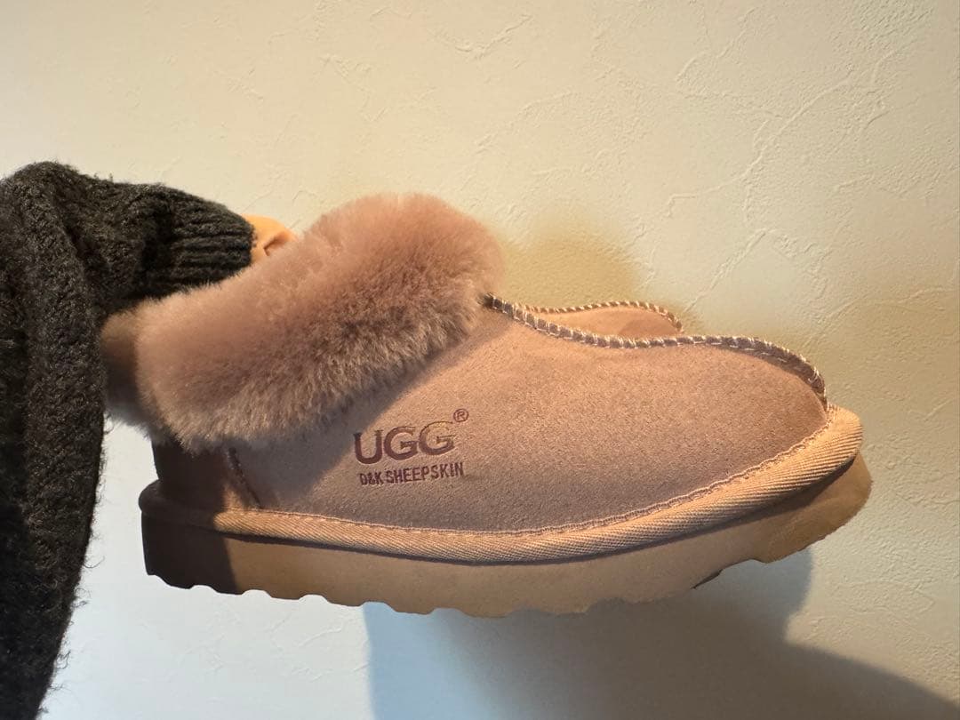 UGG ピンクショートファーブーツ