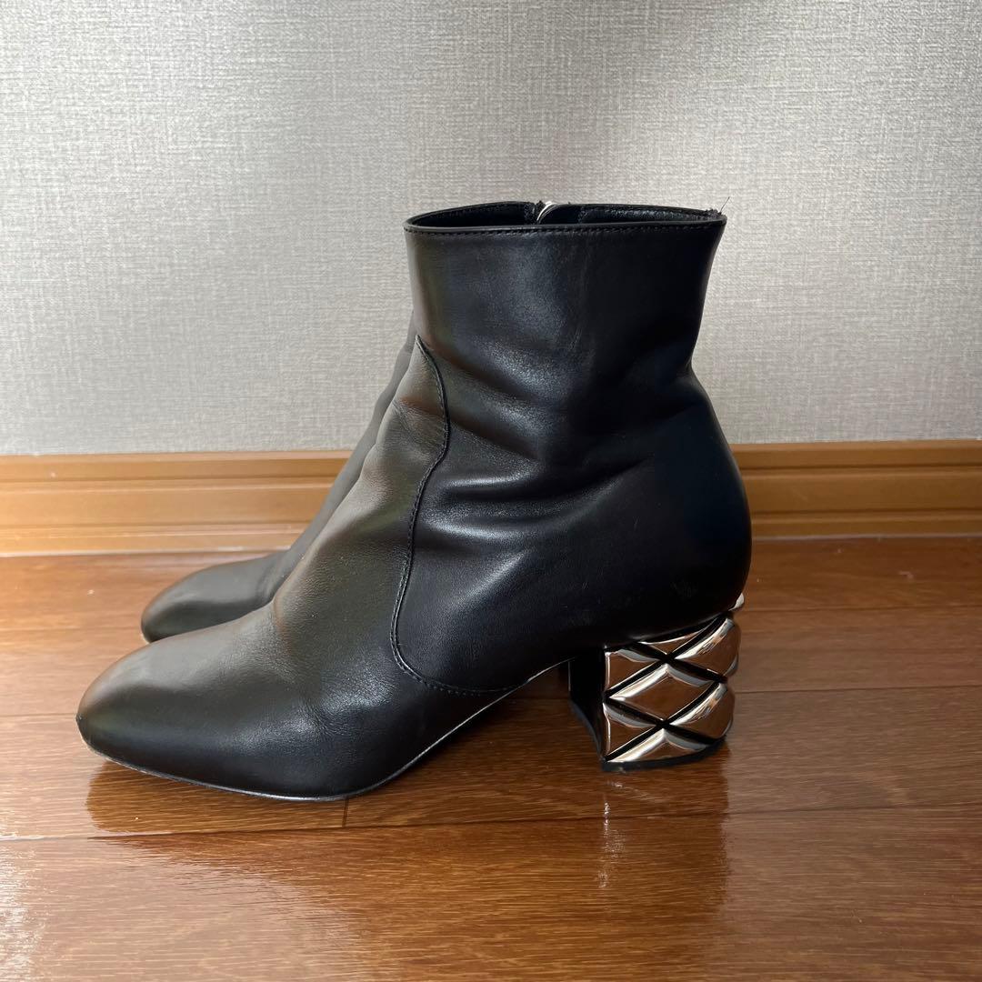 e*u様 LOUIS VUITTON ショートブーツ　ルイヴィトン　黒レザーアン