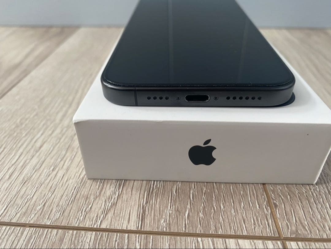 iPhone 15 Pro Max 256GB SIMフリー　不具合あり