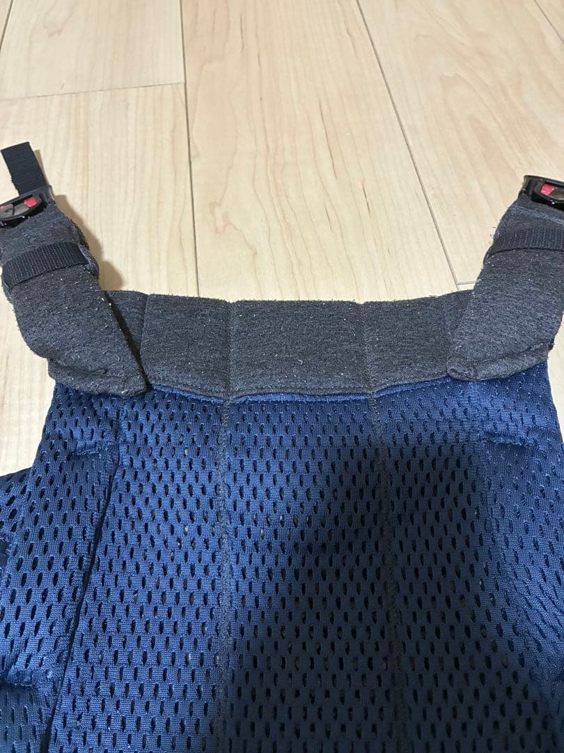 【最終価格】ベビービョルン 抱っこ紐 ハーモニー メッシュ ネイビーブルー