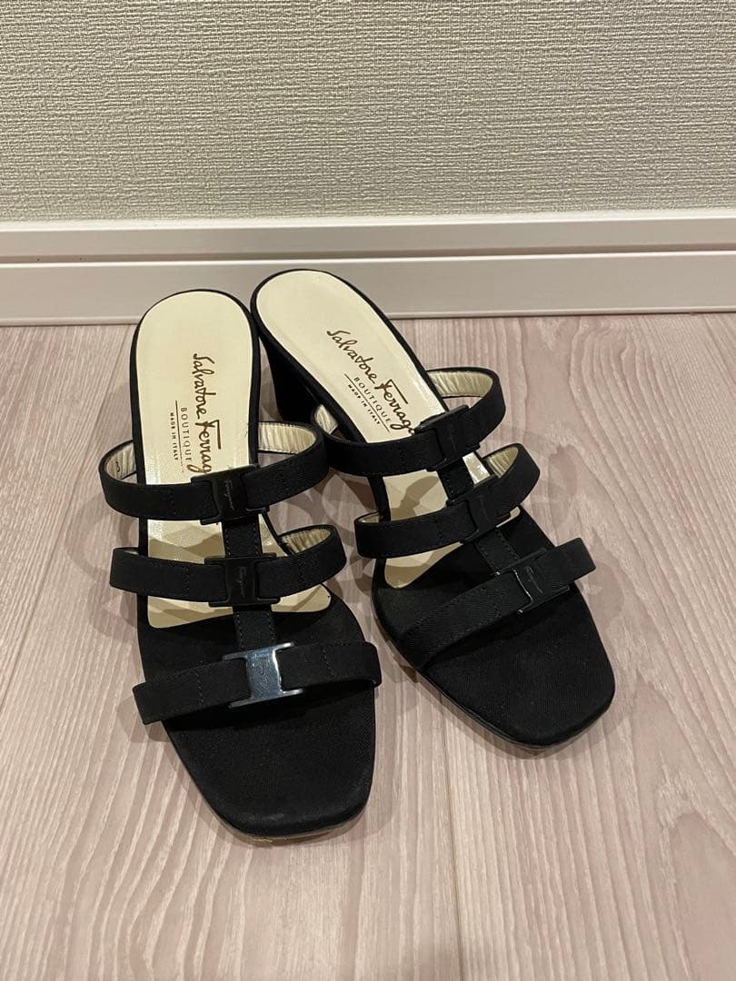 フェラガモ　ミュール