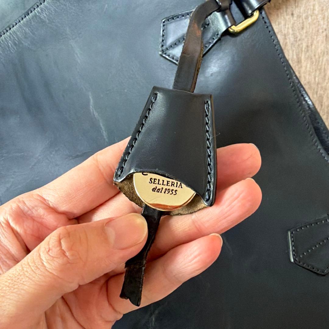 BEAMS 黒いレザートートバッグ