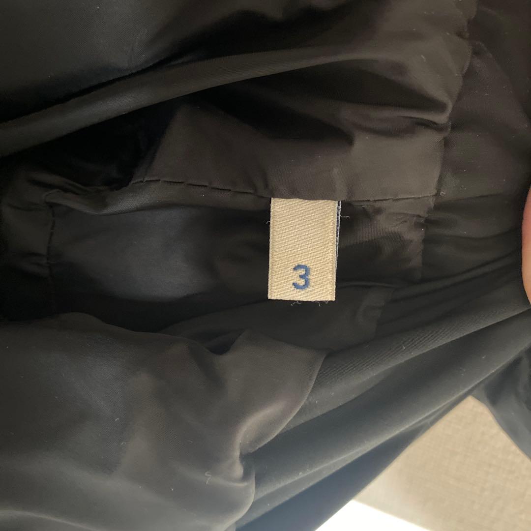 MONCLER ブラックダウンジャケット フード付き