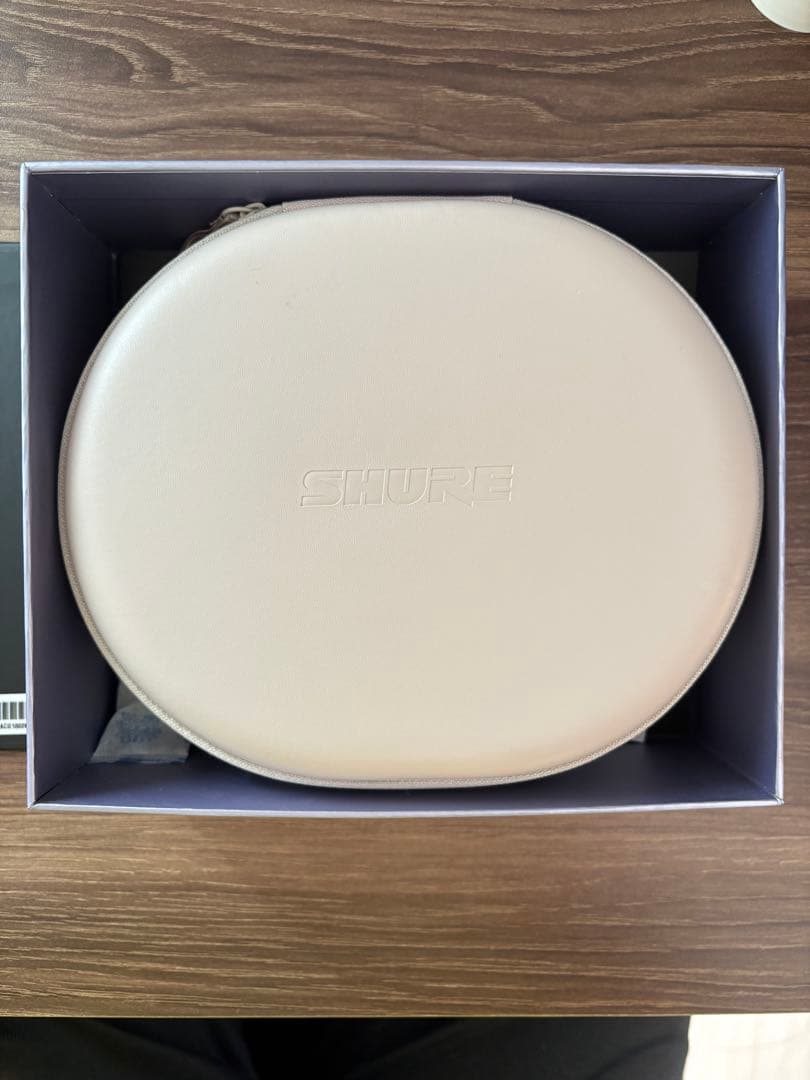 r*4様 Shureワイヤレスヘッドホン AONIC40　(白)