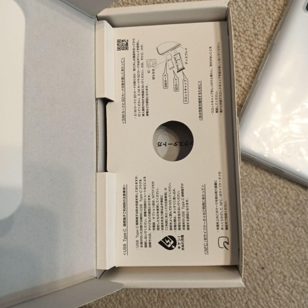 docomo arrows We ホワイト　新品、未使用品