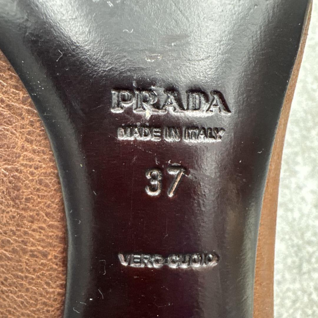 靴 Vintage Prada GOLD Buckle Pumps Sz 37