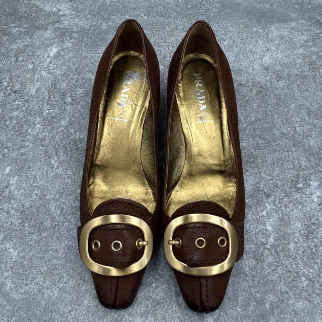 靴 Vintage Prada GOLD Buckle Pumps Sz 37