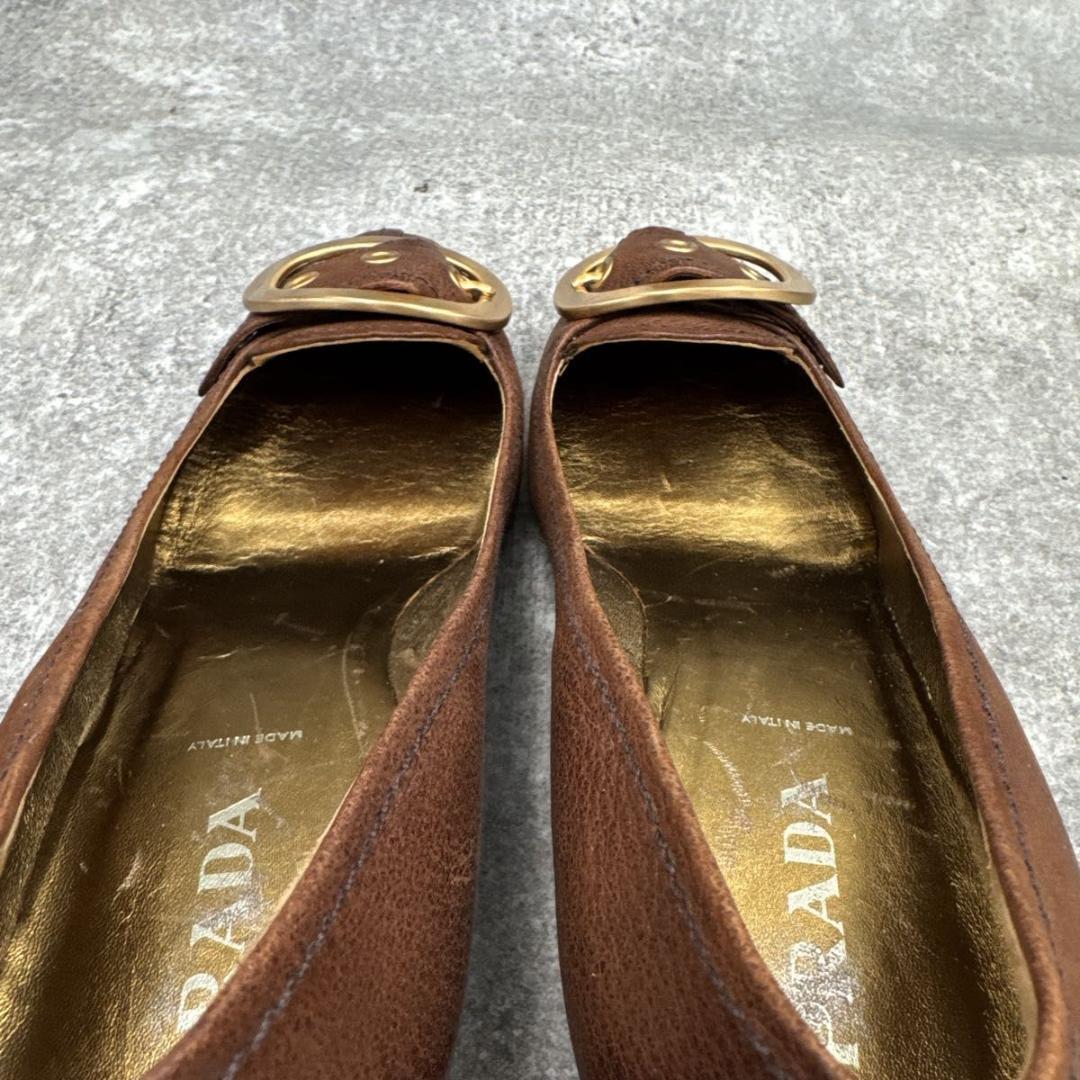 靴 Vintage Prada GOLD Buckle Pumps Sz 37