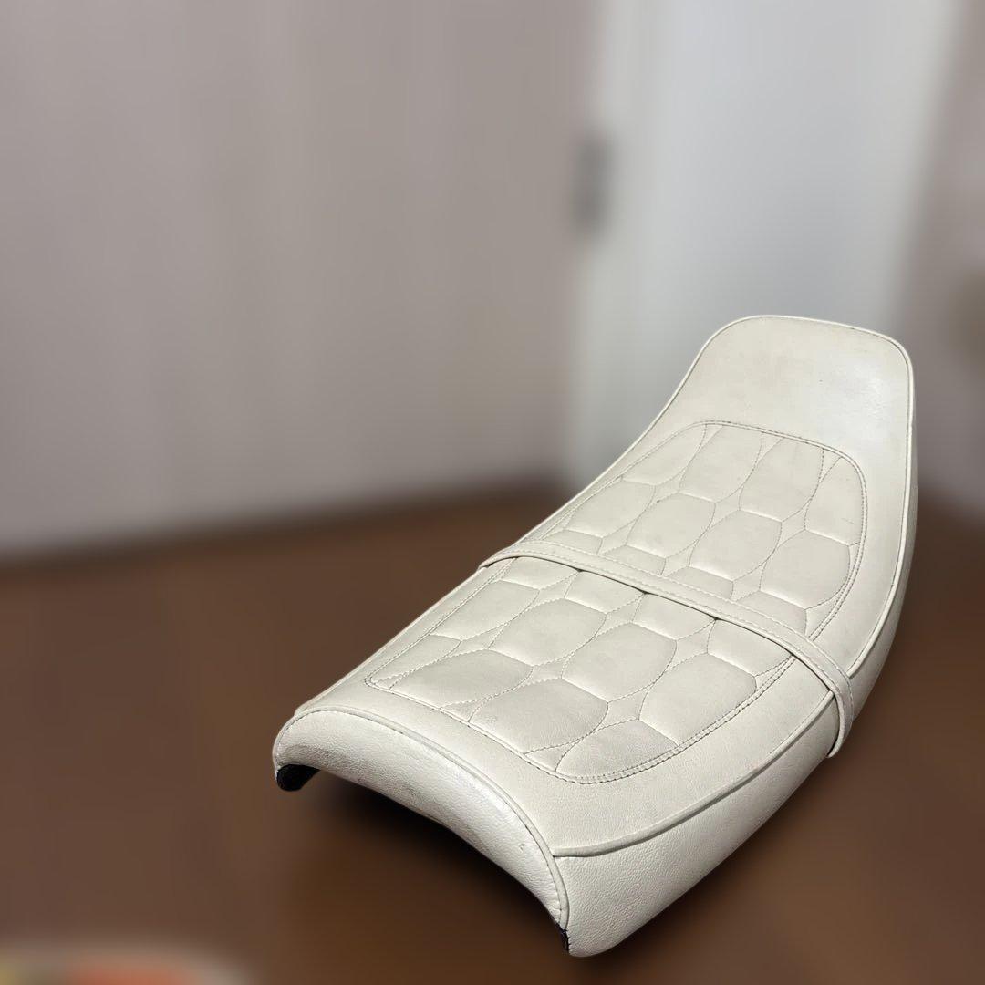 スズキGT750 カスタムフラットシートベージュ