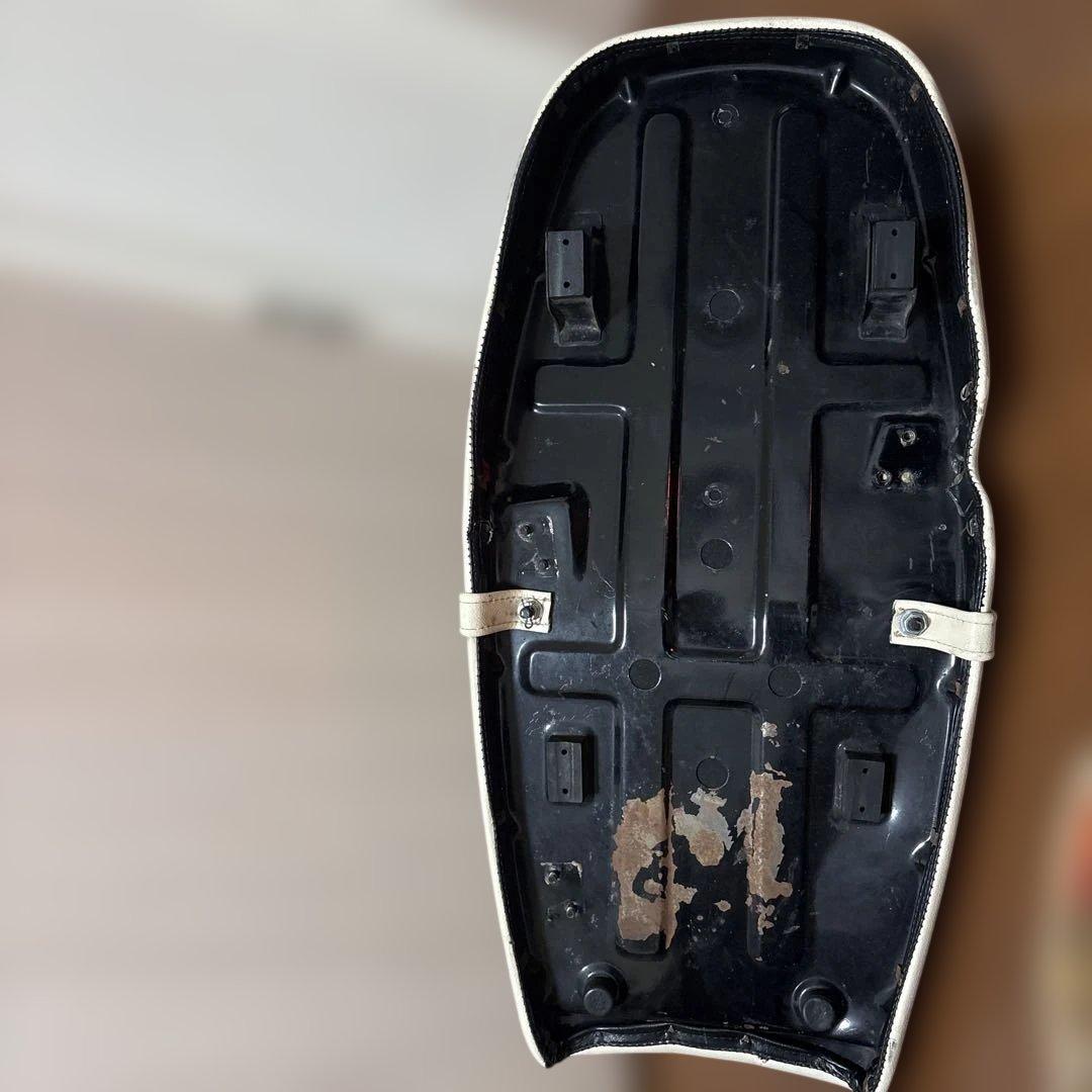 スズキGT750 カスタムフラットシートベージュ