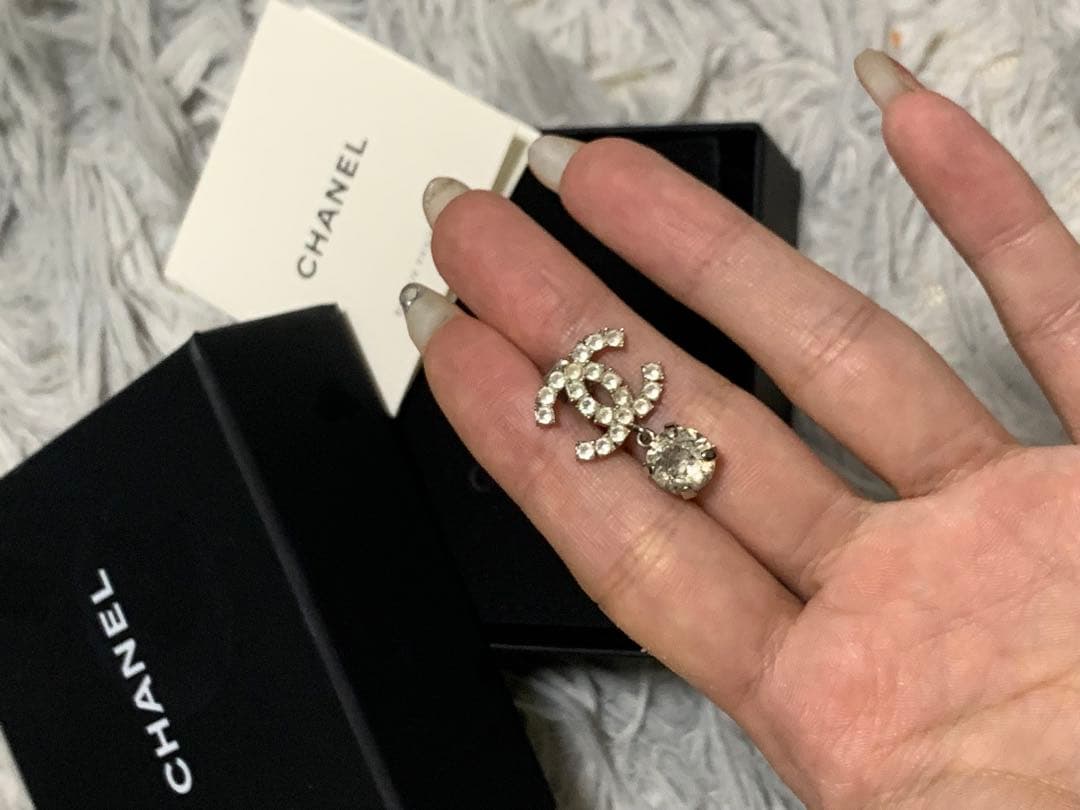 CHANEL CCロゴ ストーンピアス　片方