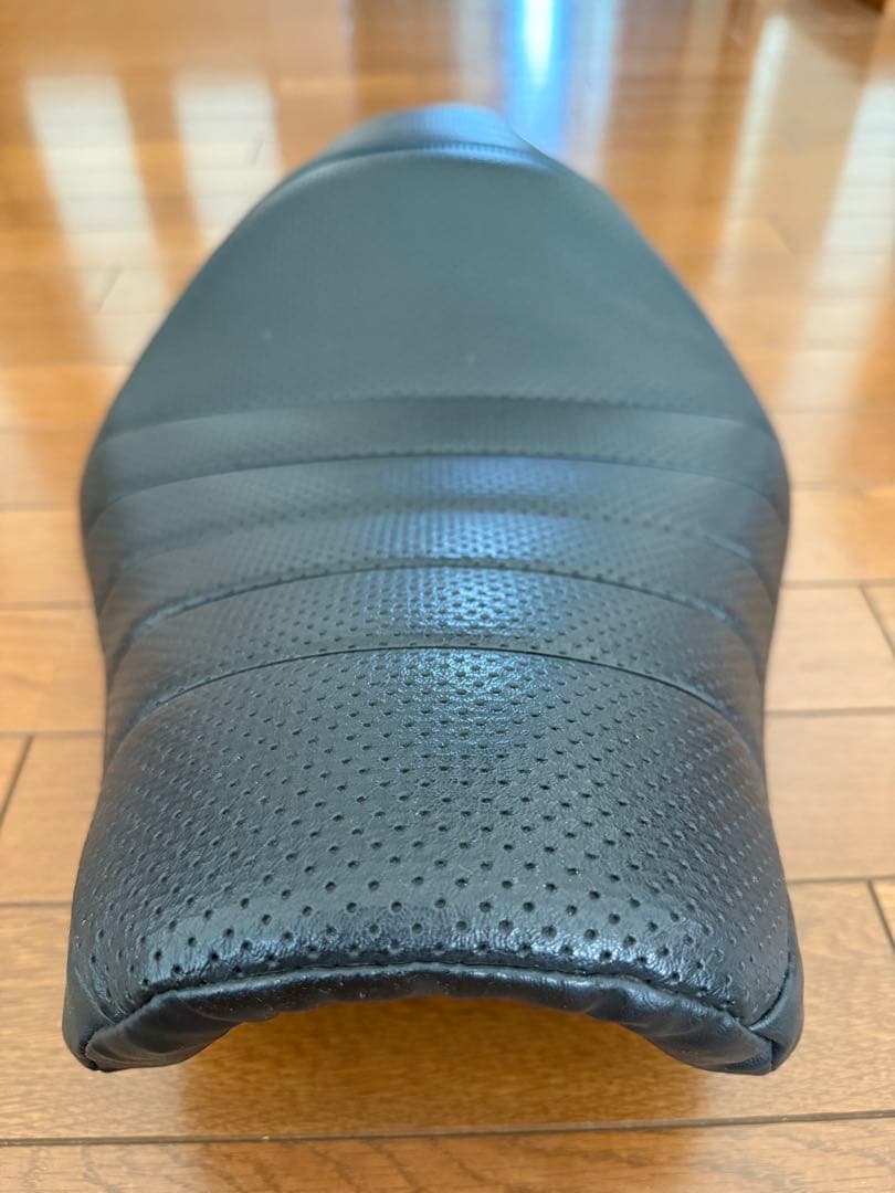 ハーレー　XL883R純正シート07年〜　スポーツスター