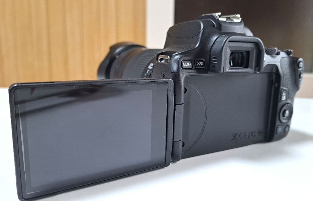 美品Canon デジタル一眼レフカメラ EOS Kiss X10 ダブルズーム