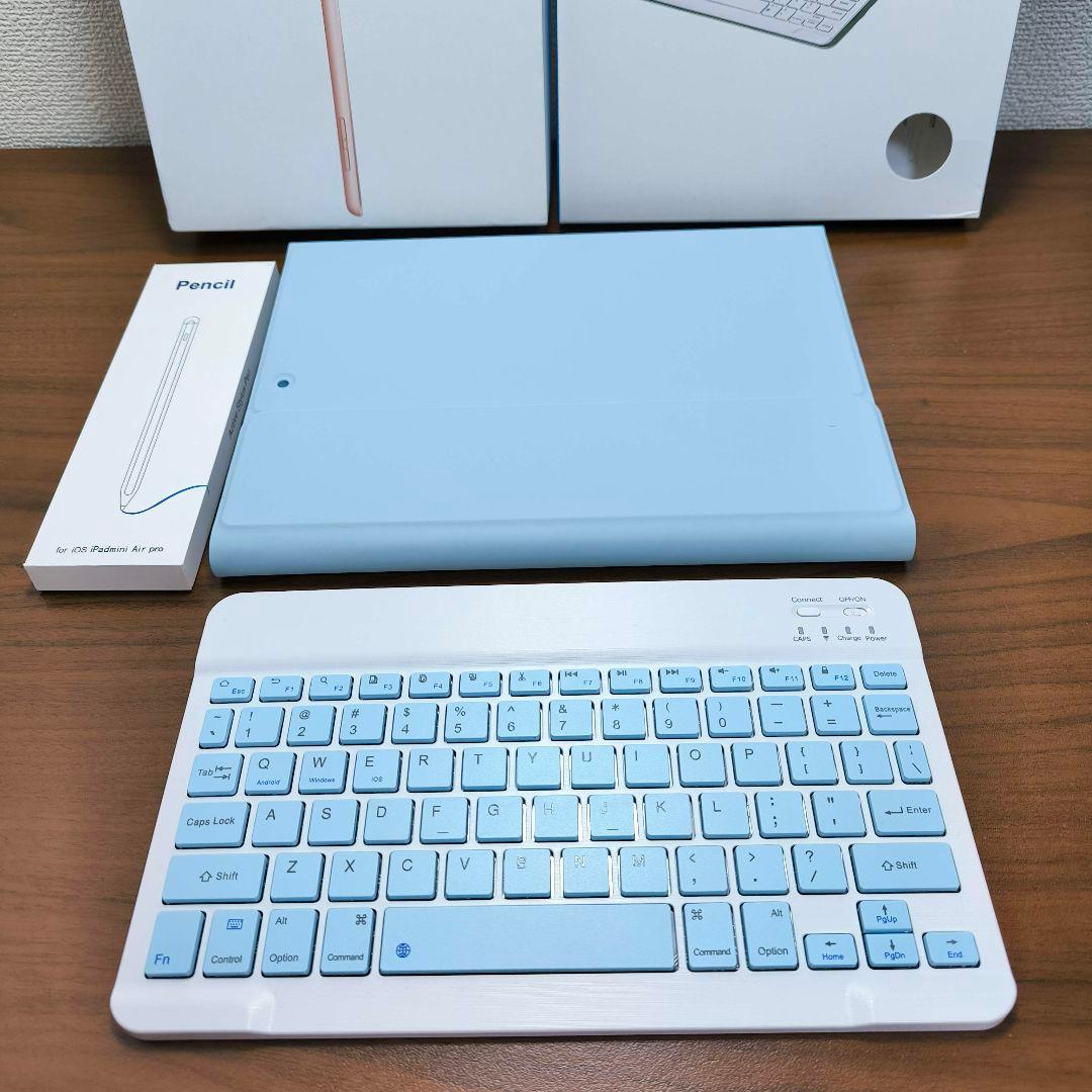 iPad 第7世代 Simフリー 32GB ケースとキーボード、タッチペン