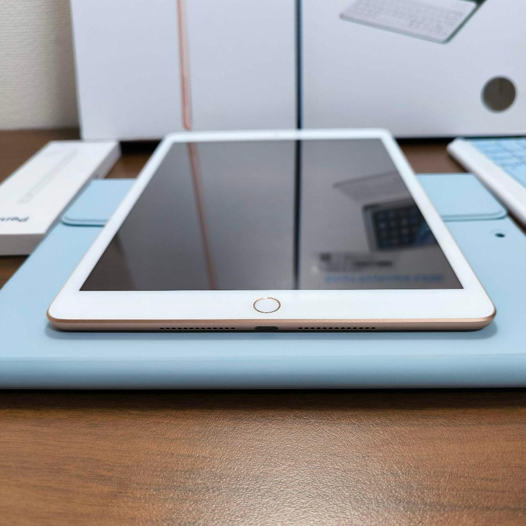 iPad 第7世代 Simフリー 32GB ケースとキーボード、タッチペン
