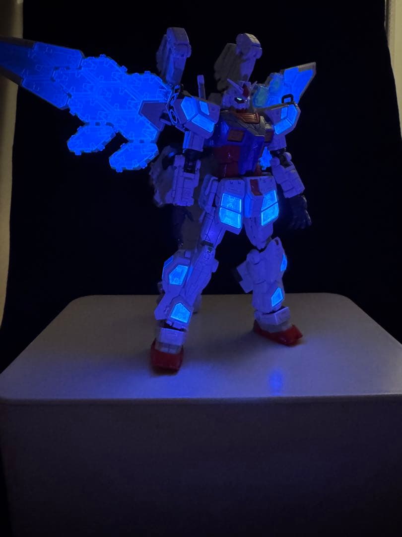 ガンプラ完成品　万博ガンダム全塗装完成品