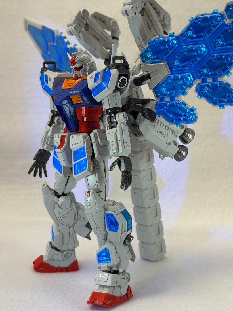 ガンプラ完成品　万博ガンダム全塗装完成品