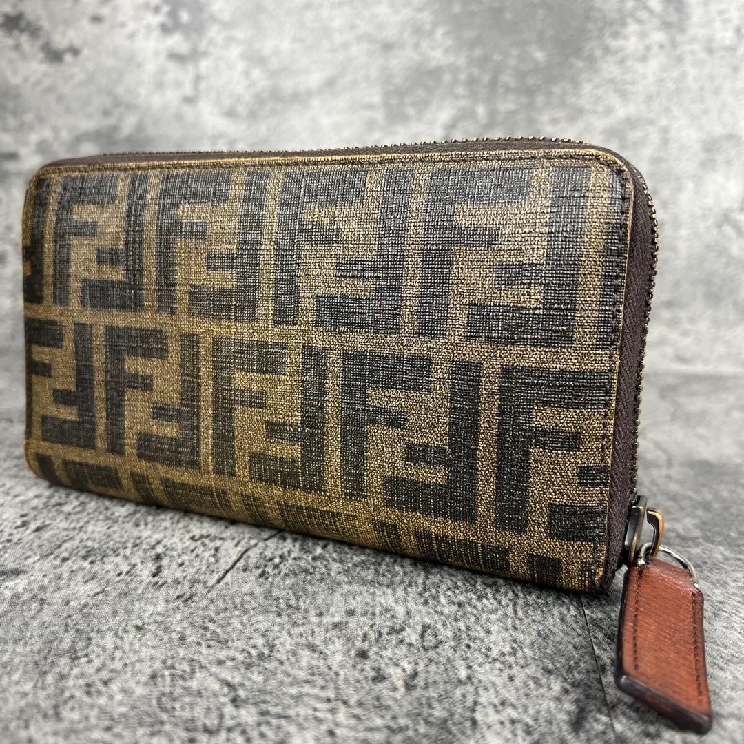 FENDI ズッカ柄 ラウンドファスナー 長財布