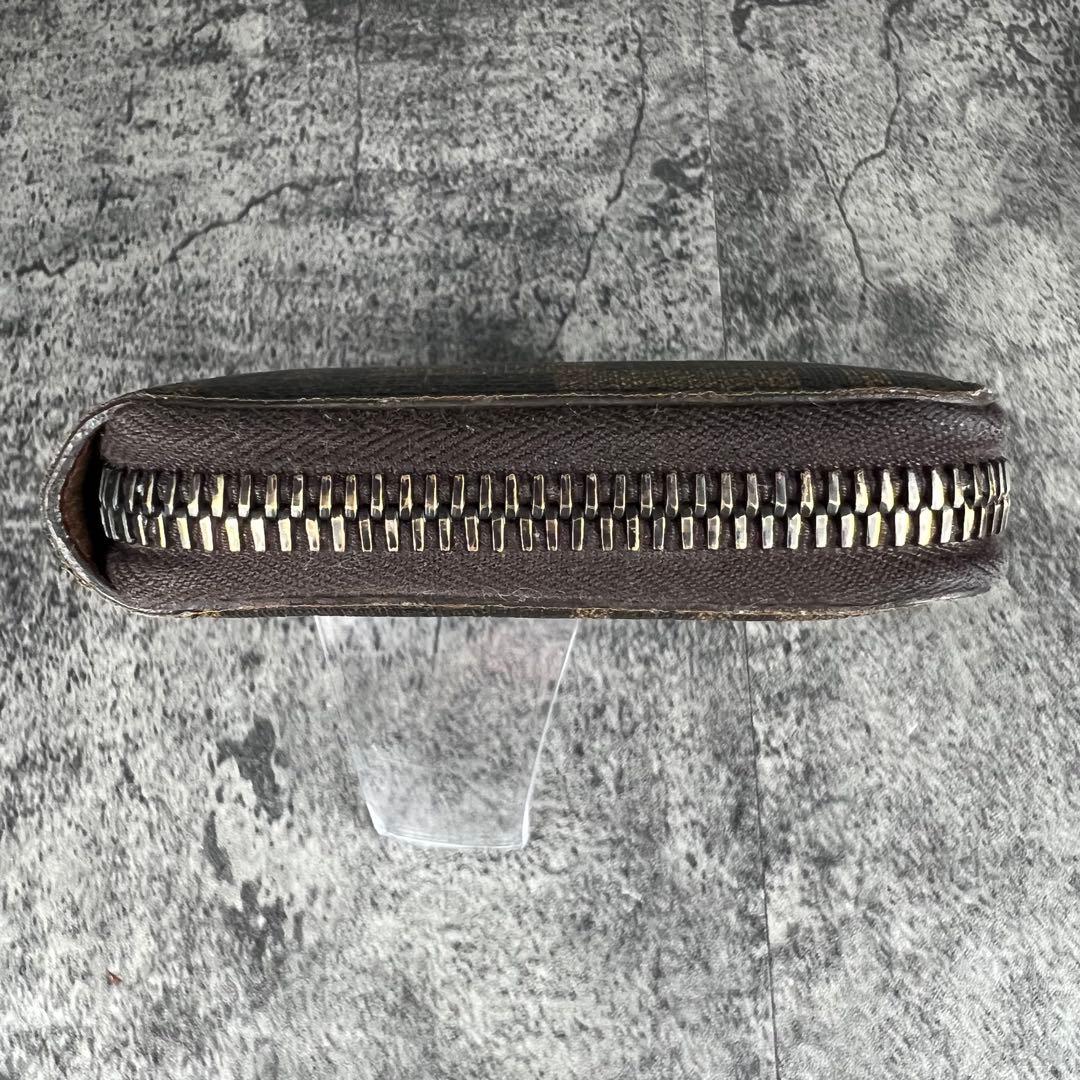 FENDI ズッカ柄 ラウンドファスナー 長財布