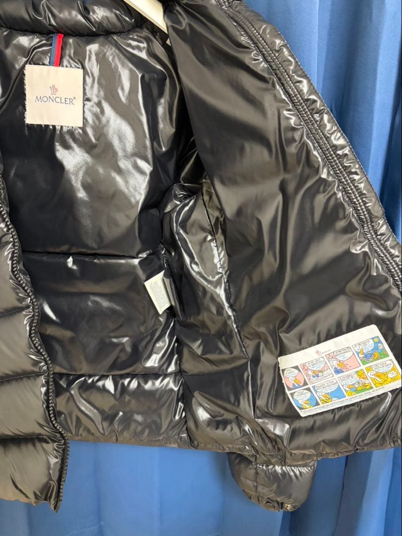 MONCLER グレー ダウンジャケット フード付き