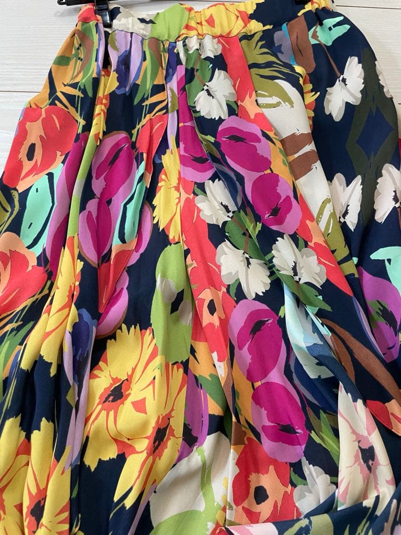 グレースコンチネンタル　フラワープリント ラップパンツ