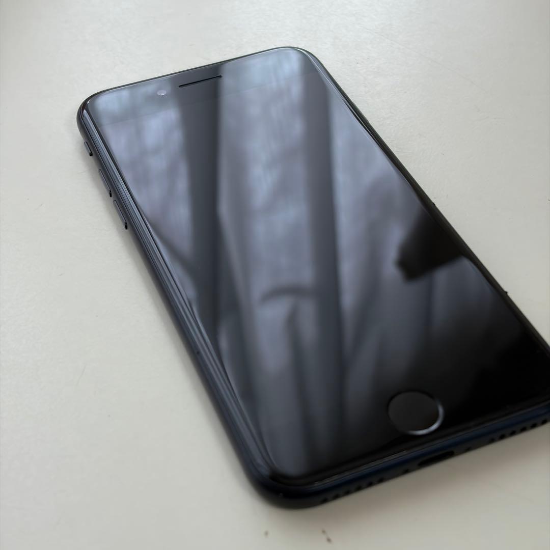 バッテリー新品　iPhoneSE第3世代64GB SIMフリー　美品