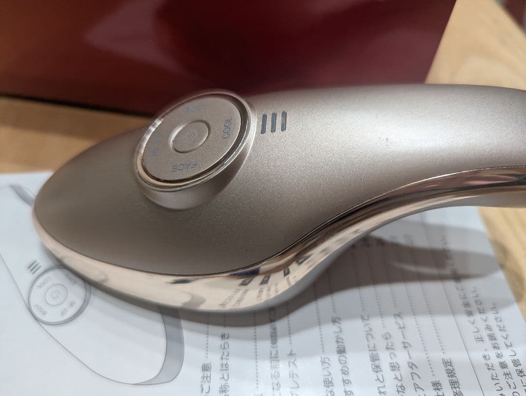 ME ラボンエクラ　美顔器　IKKO