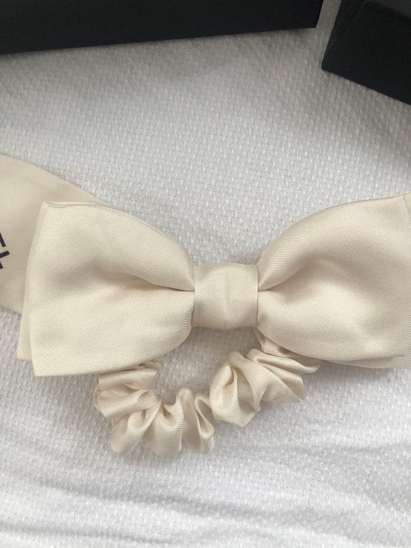 CHANEL アイボリー リボンヘアゴム　スズ，グランマ様こ専用。