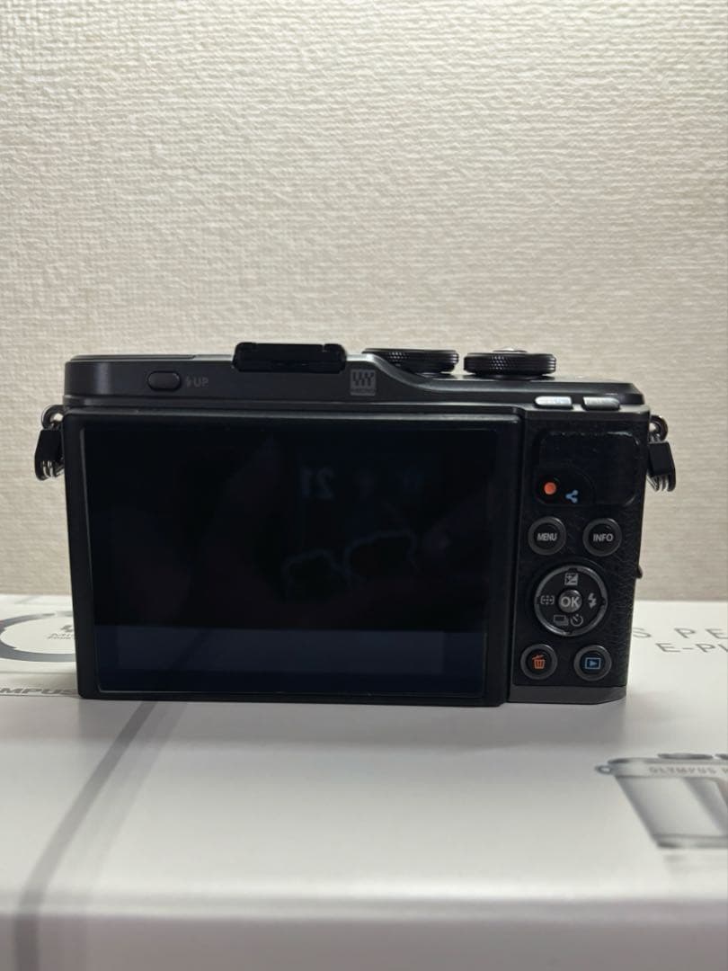 OLYMPUS PEN E-PL10キット レンズ2本付き+1本