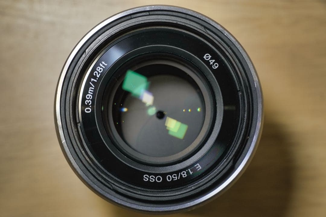 E 50mm F1.8 OSS APS-C用単焦点レンズ　シルバー