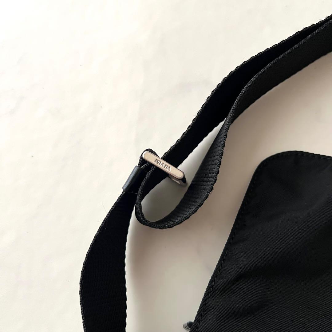 プラダ メッセンジャー ショルダーバッグ ブラック 三角プレート レザー 白タグ