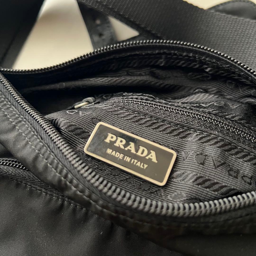 プラダ メッセンジャー ショルダーバッグ ブラック 三角プレート レザー 白タグ