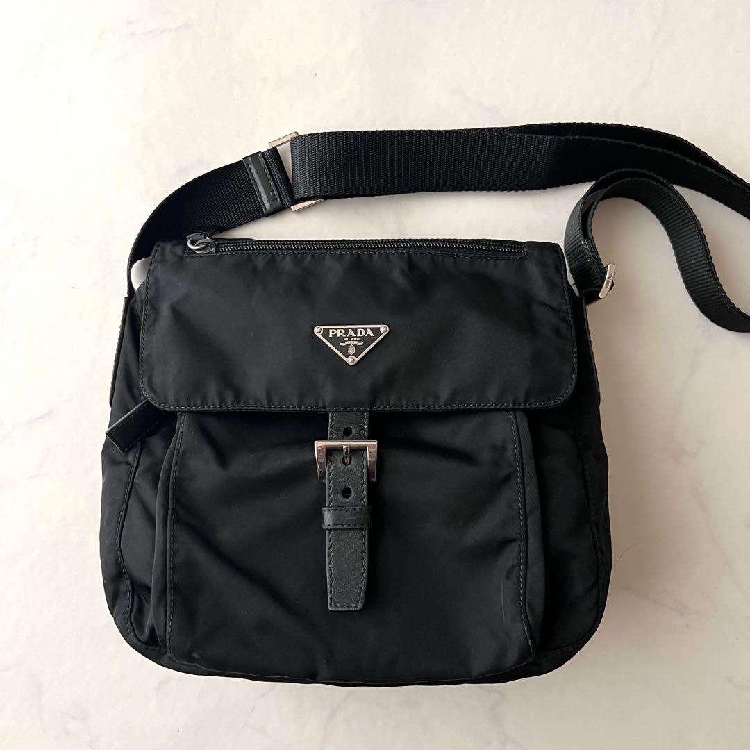 プラダ メッセンジャー ショルダーバッグ ブラック 三角プレート レザー 白タグ