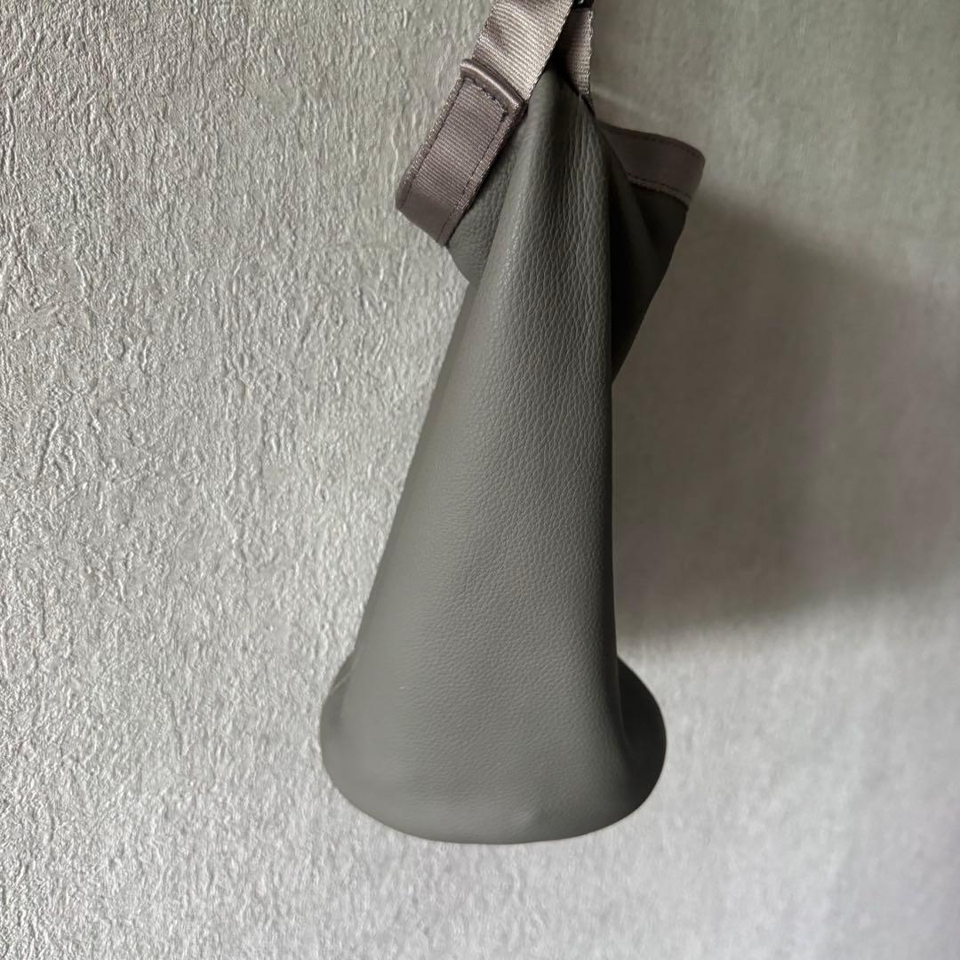 ERA. イーラ BUBBLE CALF ROLLTOP BAG 3L