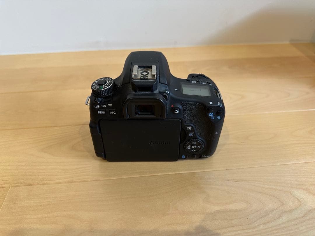 canon EOS 8000D デジタル一眼レフ 18-135レンズキット