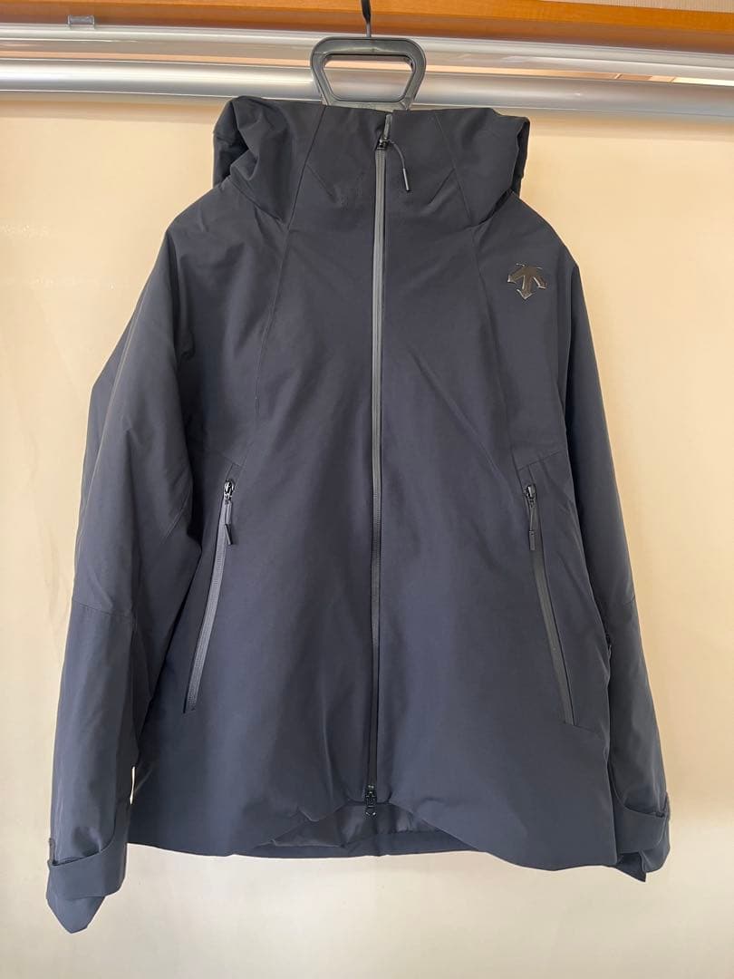 ほぼ未使用デサントDESCENTE 2025-2026 スキーウェア　Lサイズ