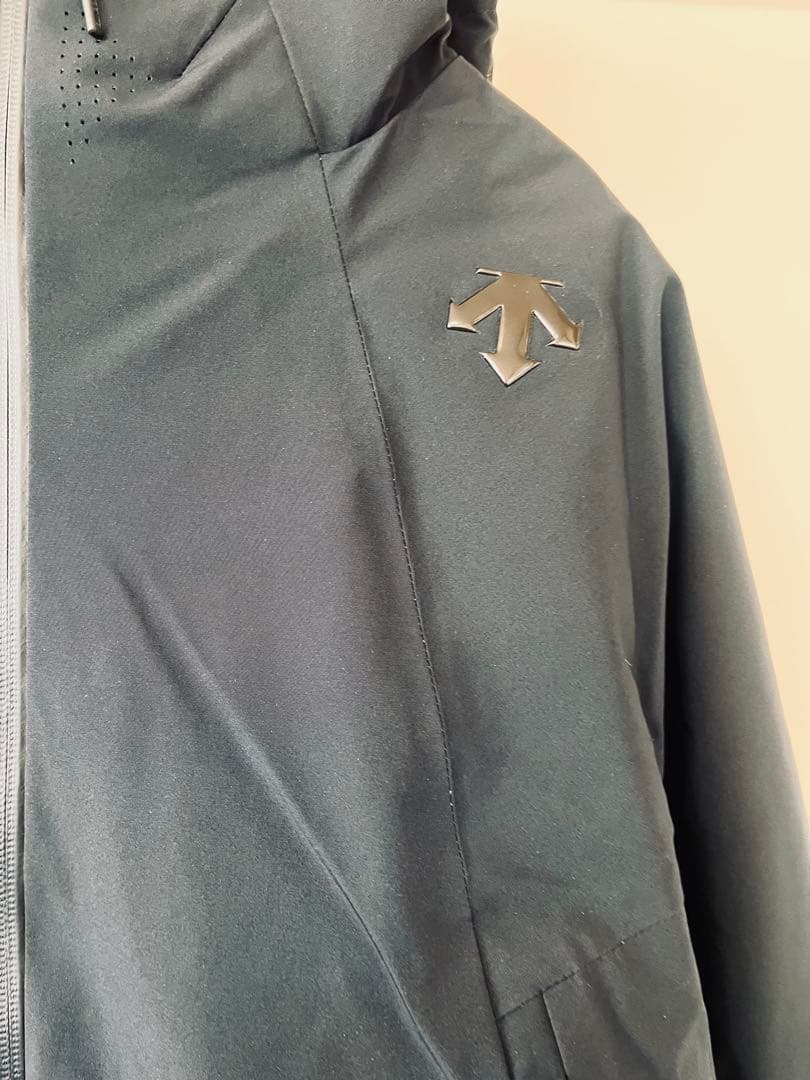 ほぼ未使用デサントDESCENTE 2025-2026 スキーウェア　Lサイズ