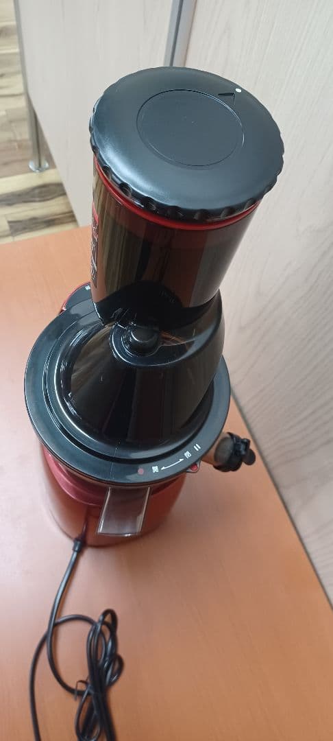 Kuvings スロージューサー レッド