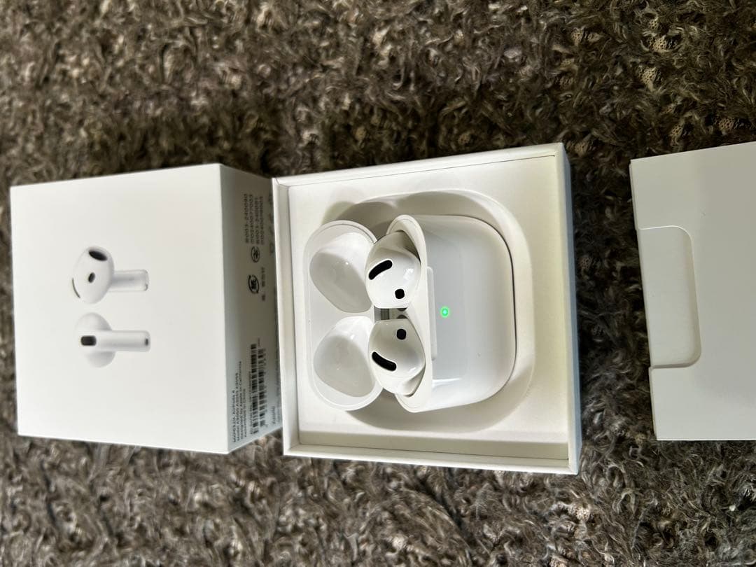 Apple AirPods 4 本体　ケース　外箱