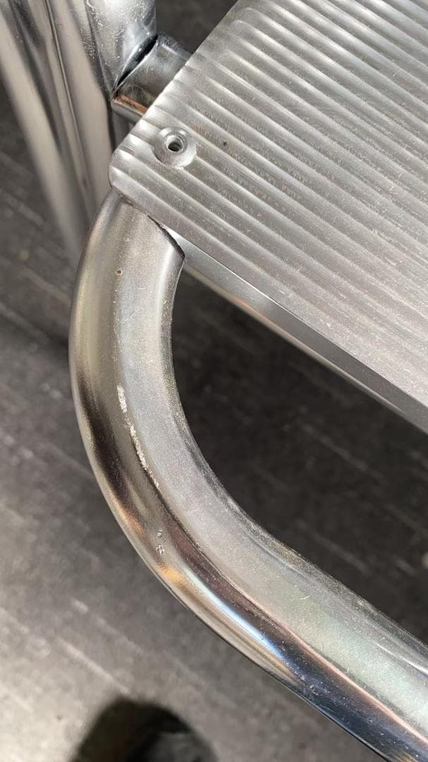 アルミ製シルバー椅子 曲線背もたれ 訳あり品　写真をご確認 SF27-02