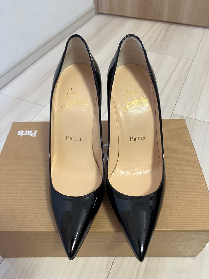 Christian Louboutin デコルテ554 100 パテント 35