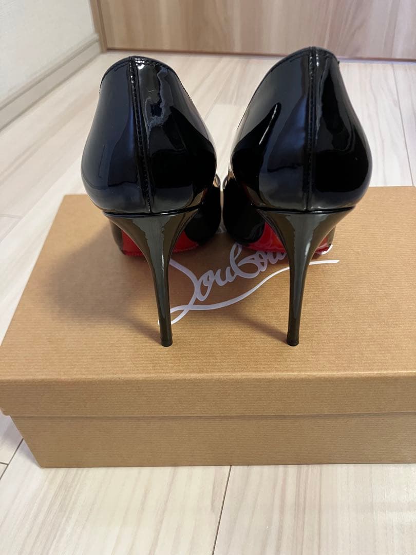 Christian Louboutin デコルテ554 100 パテント 35