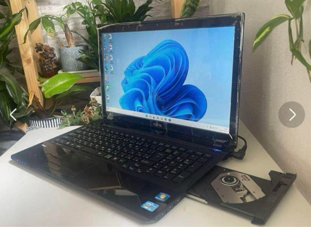 富士通　ノートパソコン core i3 windows11 AH45/H