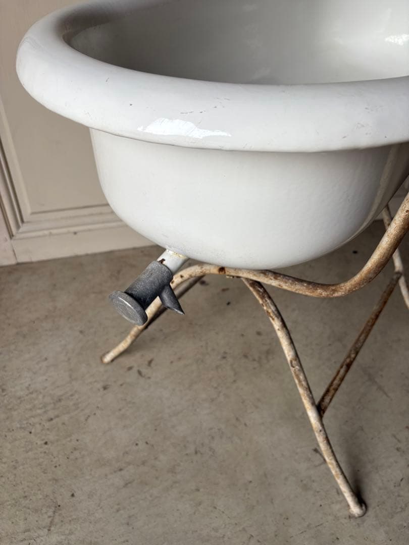 ベビーバス　ベース白　アンティーク