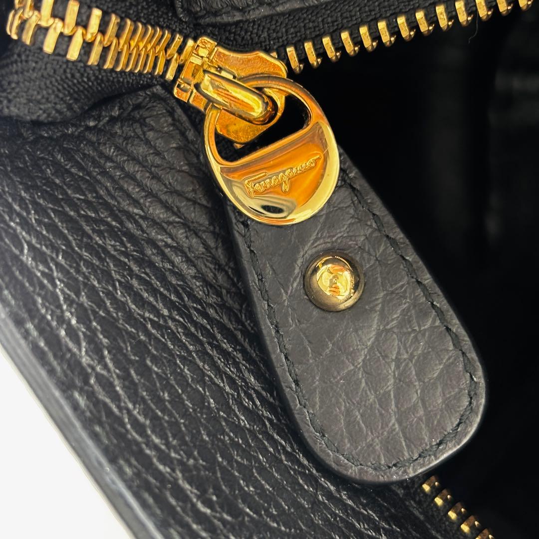 美品 サルヴァトーレフェラガモ ハンドバッグ レザー ガンチーニ レディース 黒