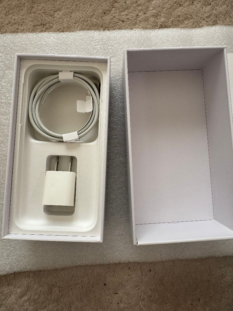 iPhone 8 64GB ホワイト 超美品　充電器付き　箱付き