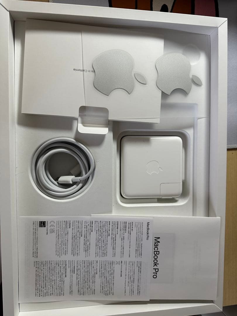 美品 MacBook Pro M2 2022 13インチ シルバー(おまけ付き)