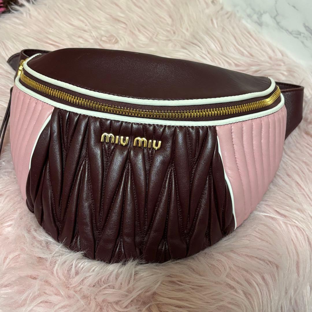 miumiu マトラッセ　ウエストポーチ