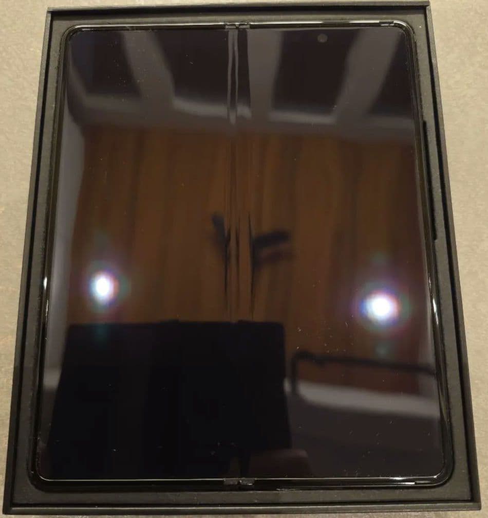 docomo ギャラクシーZフォールド3 バッテリー液晶ケース新品交換済